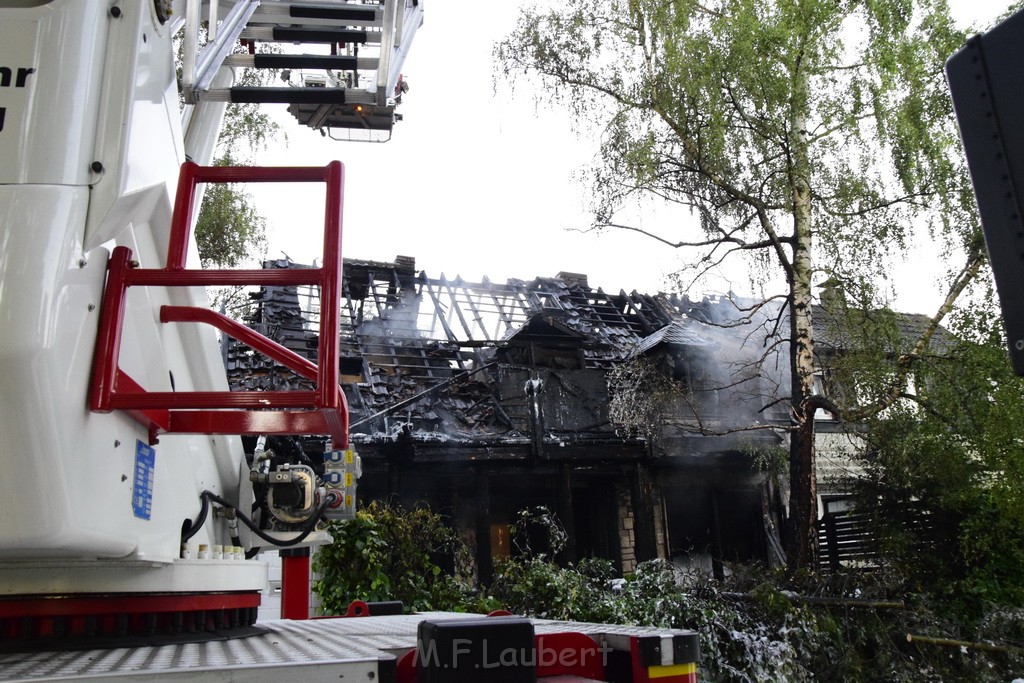 Grossfeuer Einfamilienhaus Siegburg Muehlengrabenstr P0790.JPG - Miklos Laubert